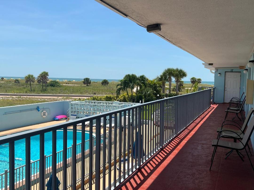 Beachside Resort Motel セント・ピート・ビーチ エクステリア 写真
