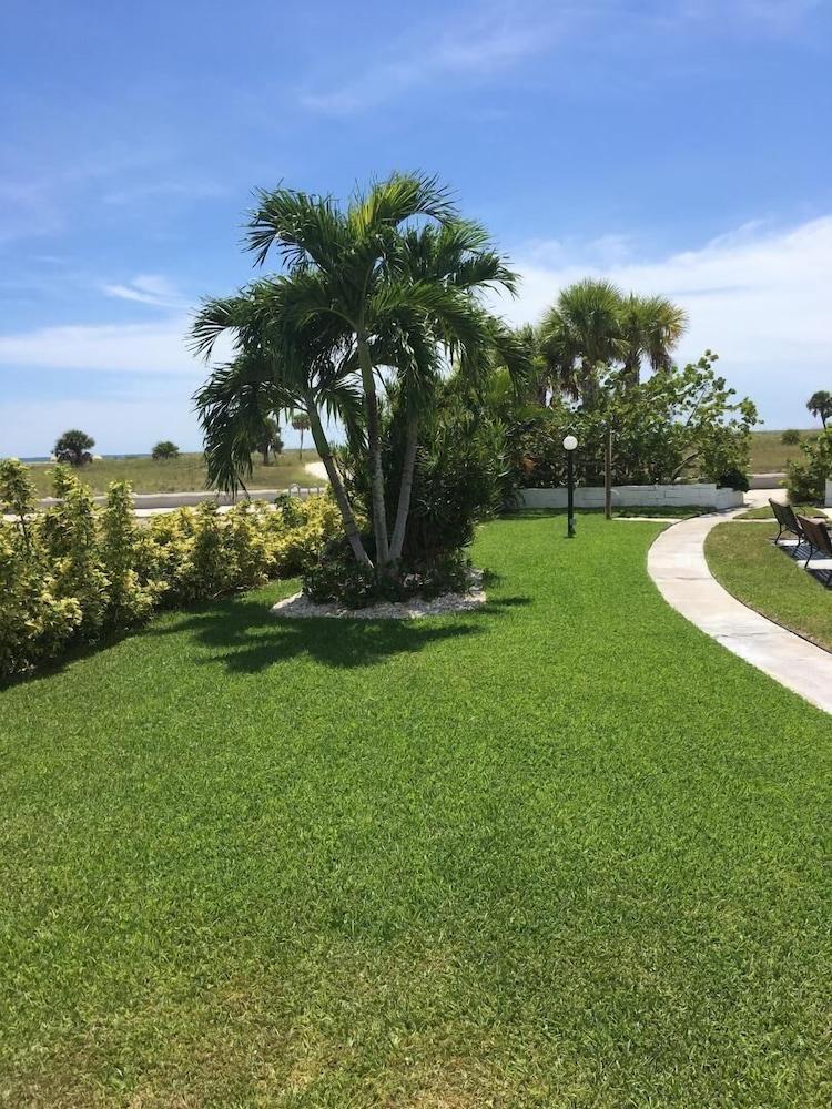 Beachside Resort Motel セント・ピート・ビーチ エクステリア 写真