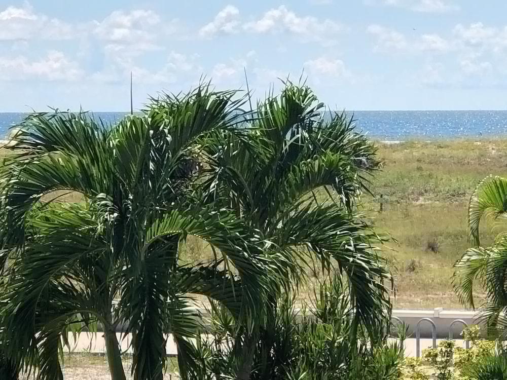 Beachside Resort Motel セント・ピート・ビーチ エクステリア 写真